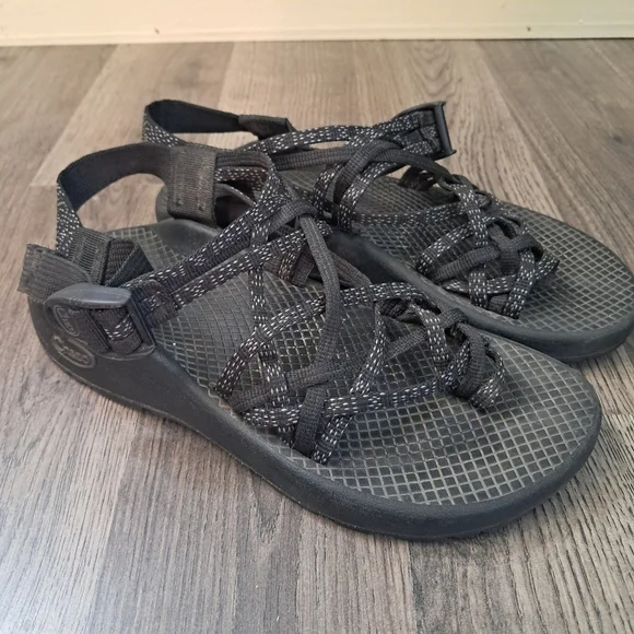 Chaco Sport Hiking Black Trail Sandals Strappy Toe Loop Shoe Womens Size 6 - Picture 2 of 7